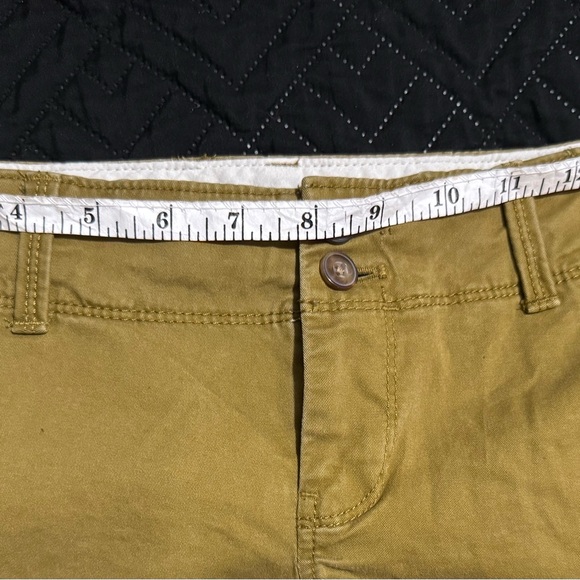 American Eagle Outfitters Khaki Y2K shorts sz 2 - Picture 4 of 4